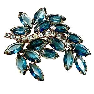 Vintage 1950s Blue Rhinestone Brooch